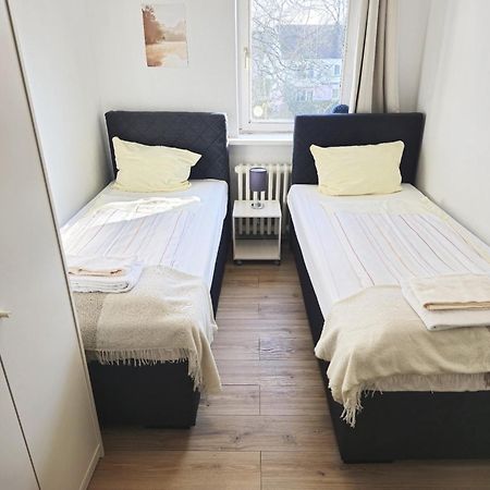 Zentrale 3-Zimmer Wohnung Mit Balkon - Perfekt Fuer Monteure Und Familien Neumünster Extérieur photo