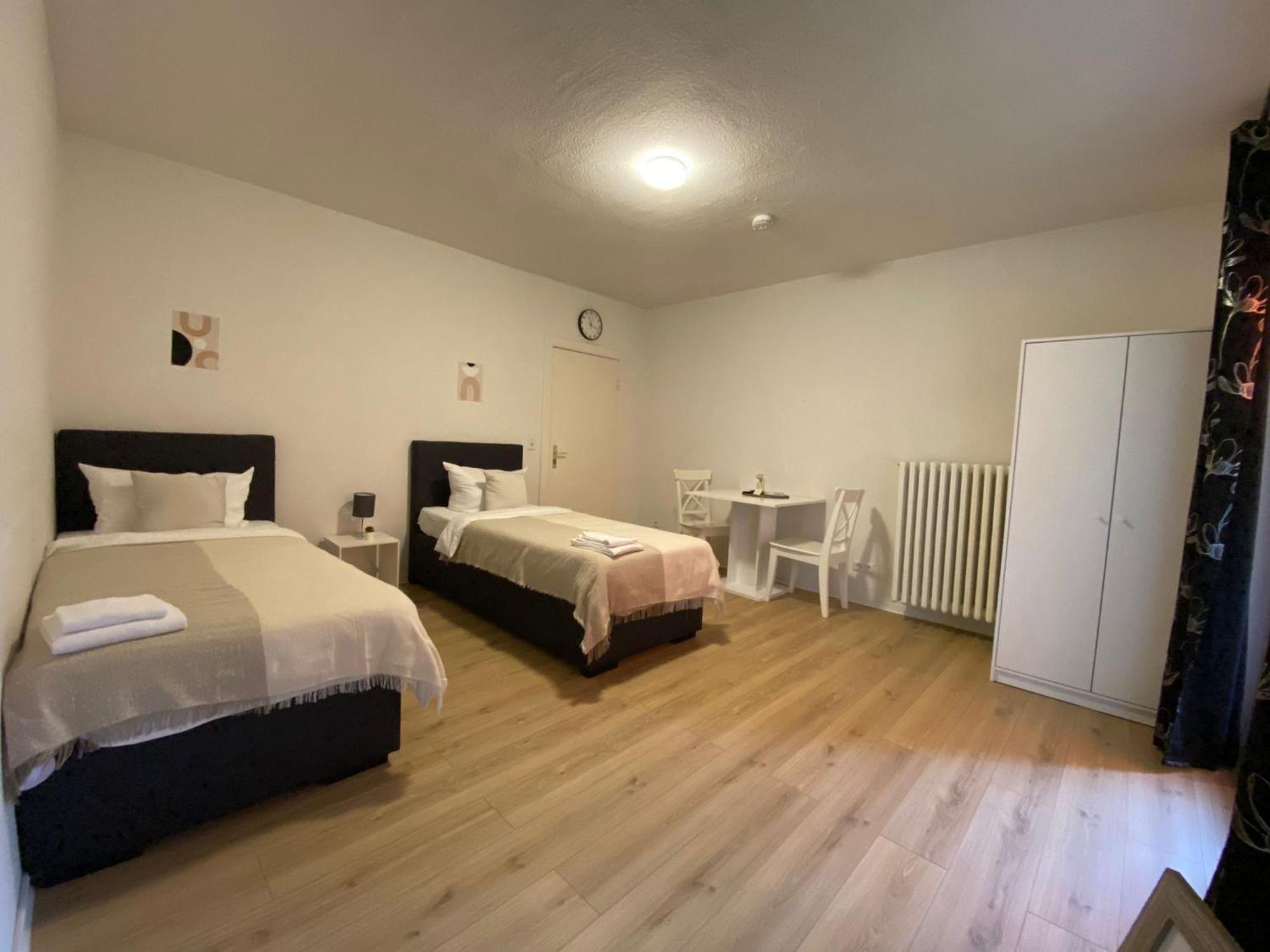 Zentrale 3-Zimmer Wohnung Mit Balkon - Perfekt Fuer Monteure Und Familien Neumünster Extérieur photo