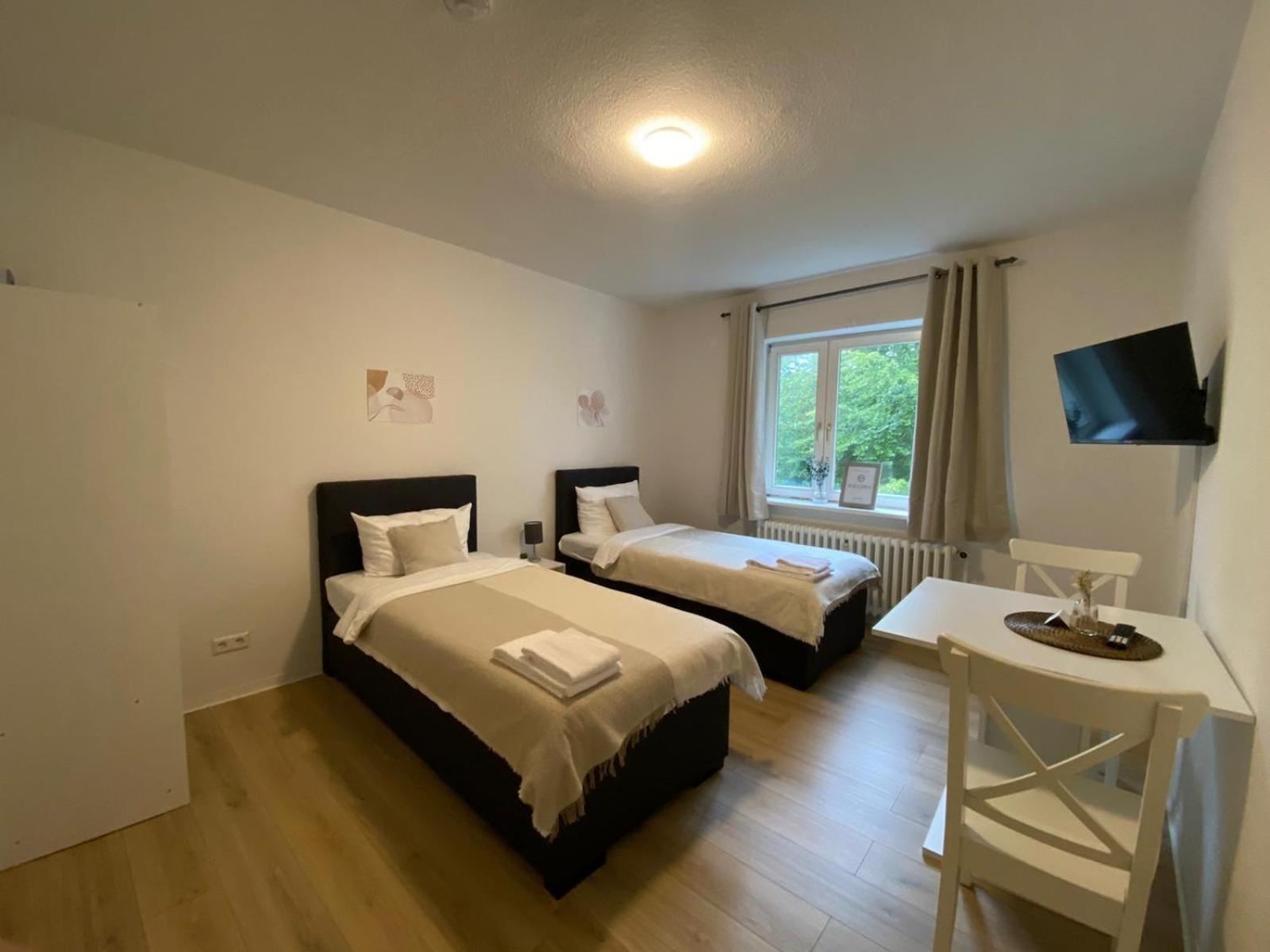 Zentrale 3-Zimmer Wohnung Mit Balkon - Perfekt Fuer Monteure Und Familien Neumünster Extérieur photo