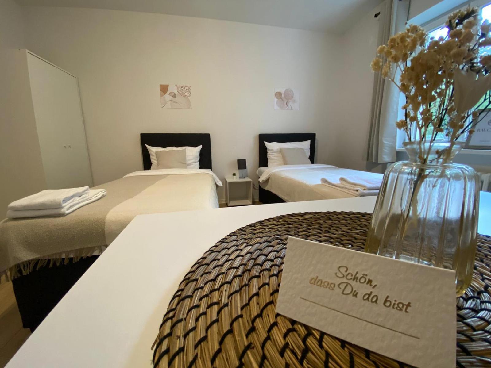 Zentrale 3-Zimmer Wohnung Mit Balkon - Perfekt Fuer Monteure Und Familien Neumünster Extérieur photo