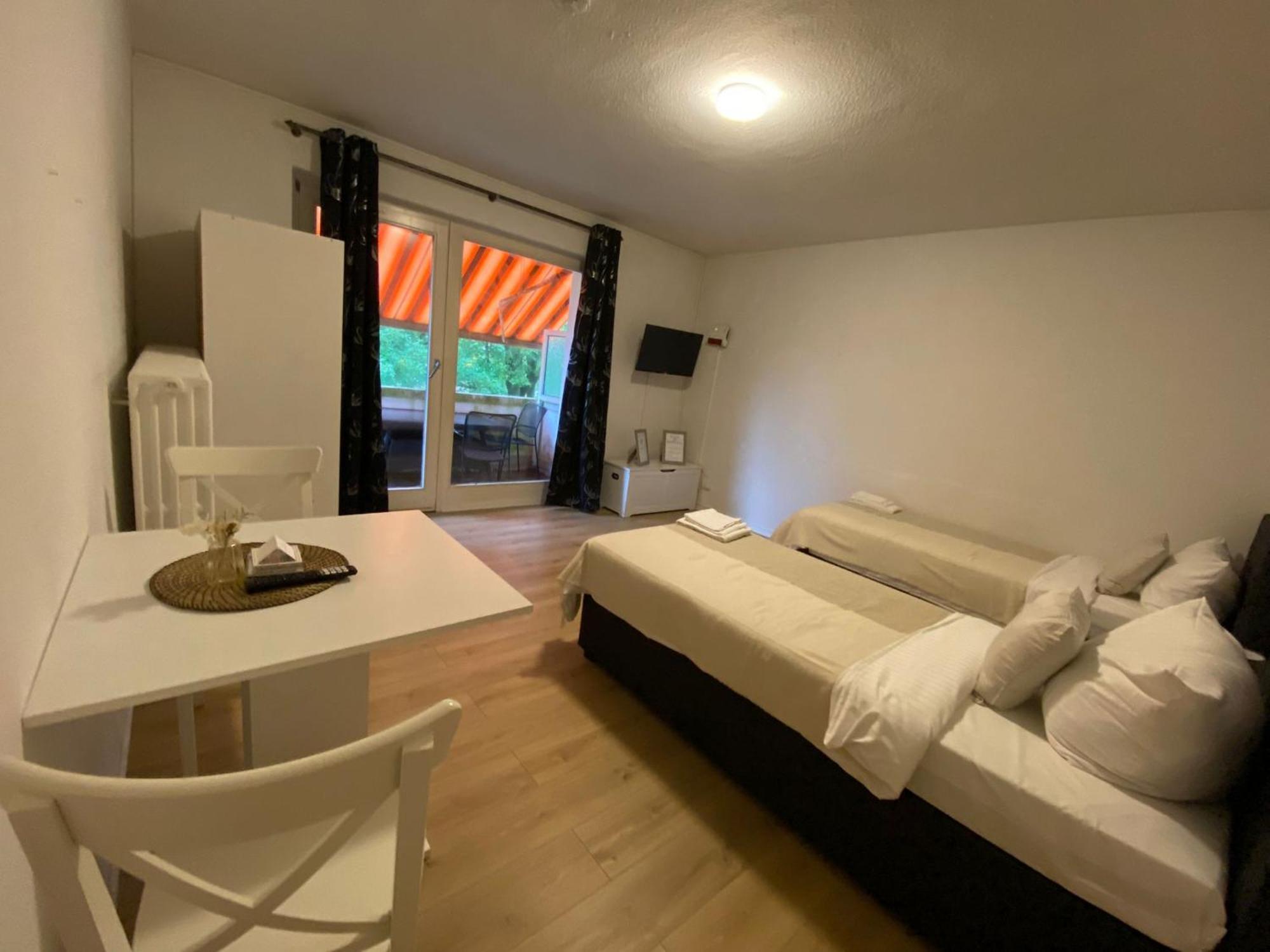 Zentrale 3-Zimmer Wohnung Mit Balkon - Perfekt Fuer Monteure Und Familien Neumünster Extérieur photo