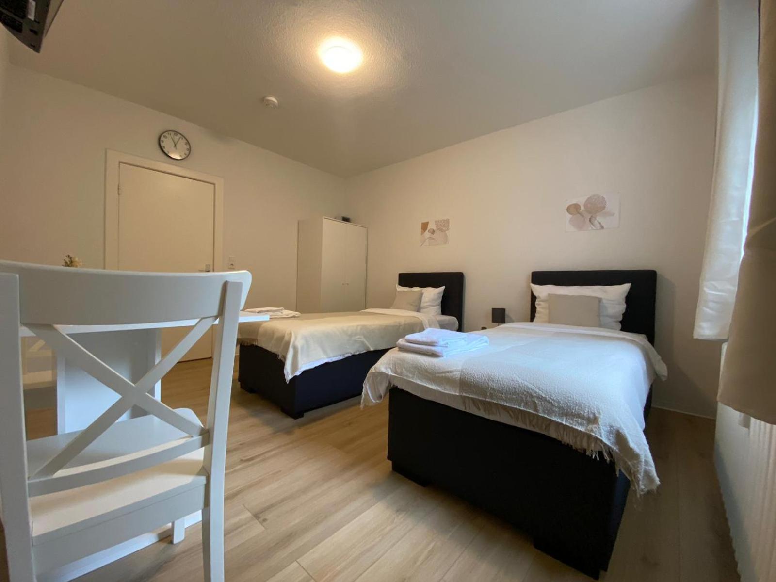 Zentrale 3-Zimmer Wohnung Mit Balkon - Perfekt Fuer Monteure Und Familien Neumünster Extérieur photo