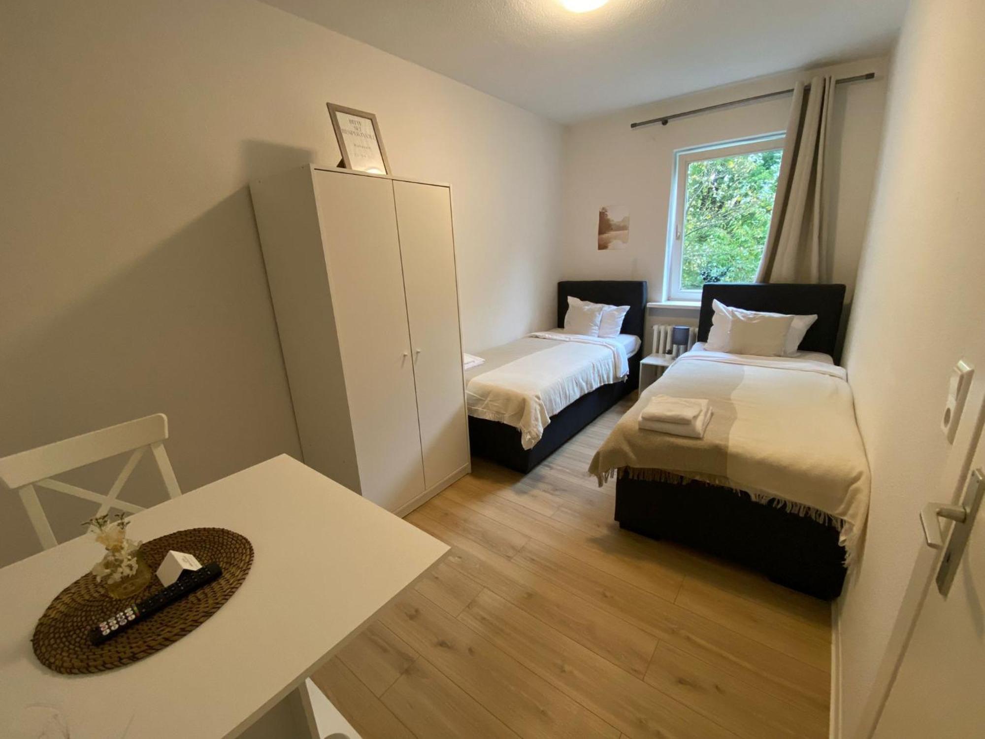 Zentrale 3-Zimmer Wohnung Mit Balkon - Perfekt Fuer Monteure Und Familien Neumünster Extérieur photo
