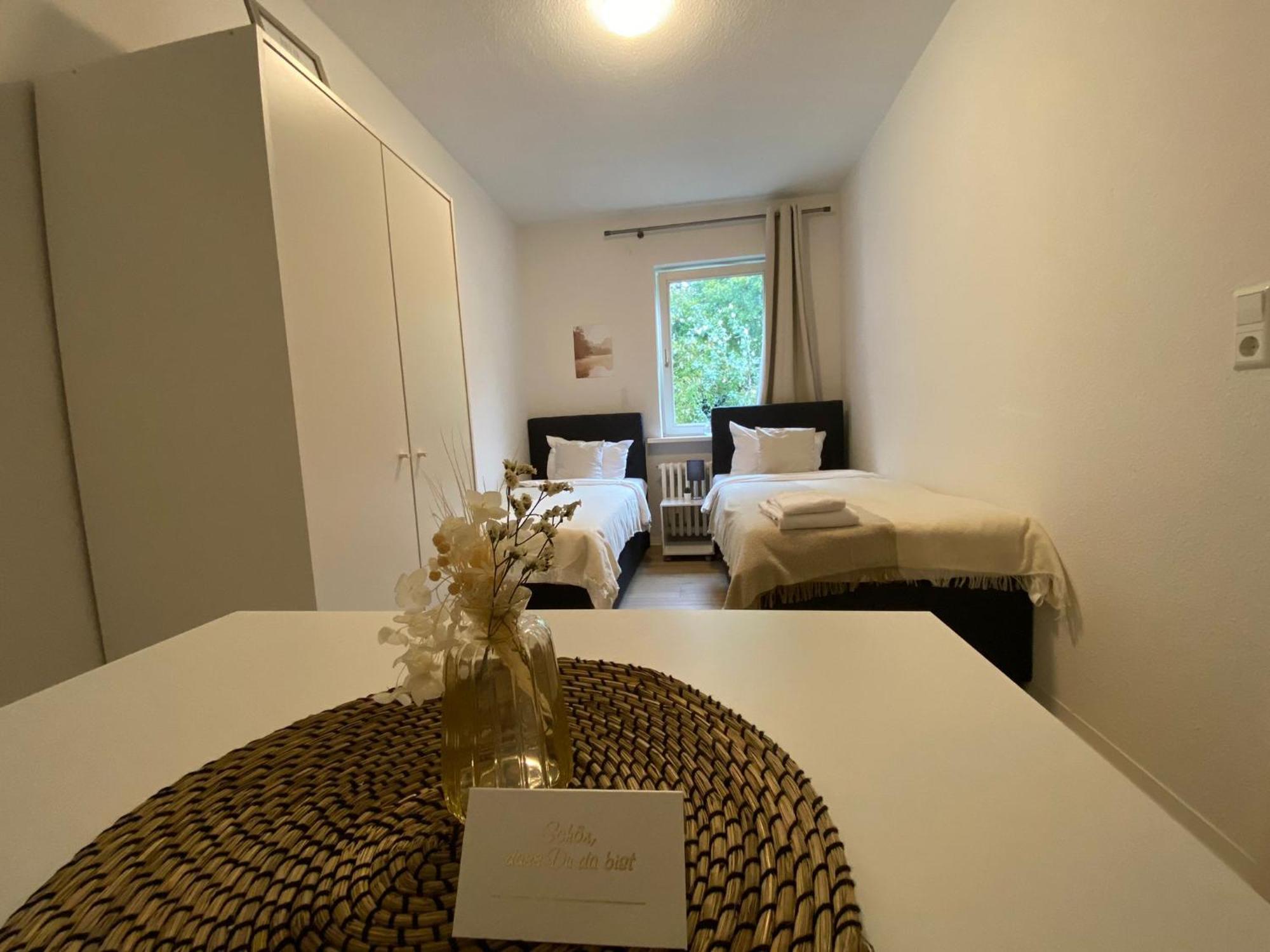 Zentrale 3-Zimmer Wohnung Mit Balkon - Perfekt Fuer Monteure Und Familien Neumünster Extérieur photo