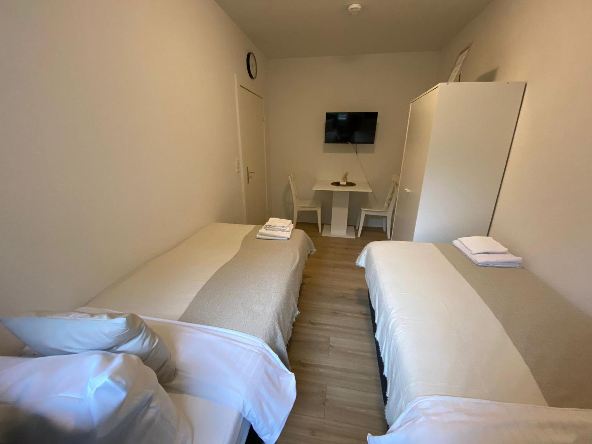 Zentrale 3-Zimmer Wohnung Mit Balkon - Perfekt Fuer Monteure Und Familien Neumünster Extérieur photo