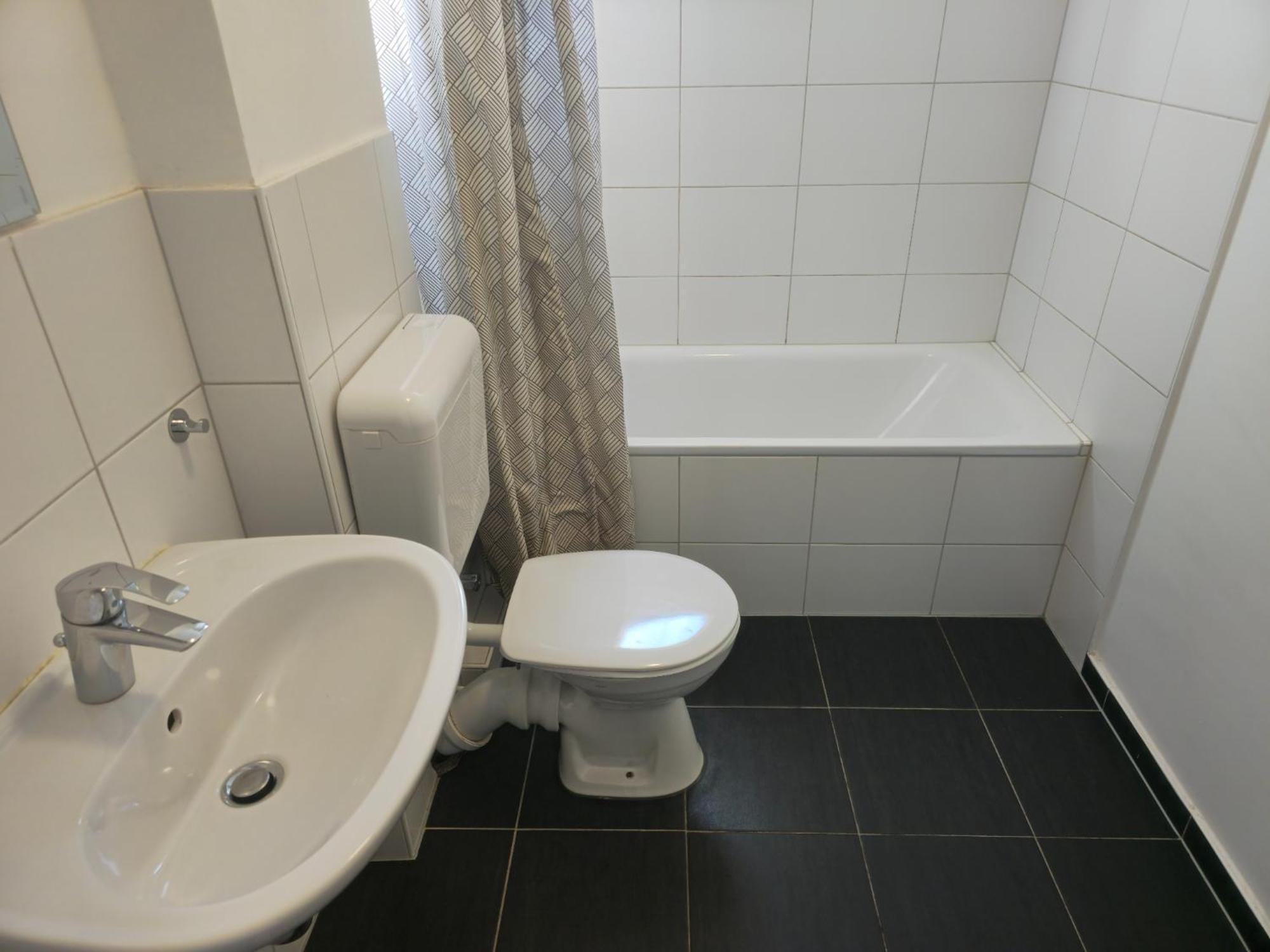 Zentrale 3-Zimmer Wohnung Mit Balkon - Perfekt Fuer Monteure Und Familien Neumünster Extérieur photo